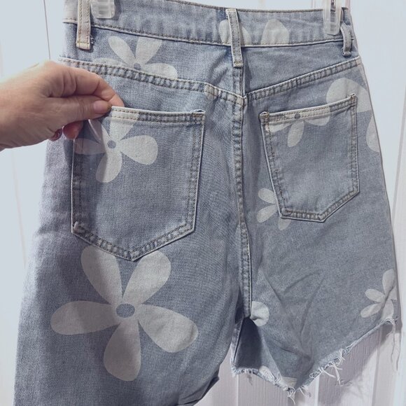Shein Flower Power 70"s Hippie Print-Jean/Denim Shorts-Floral-Sz. XS-Distressed - Picture 7 of 10